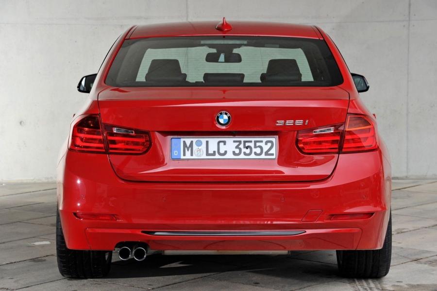  BMW 3-Series 2012 года  (фото 11 из 191)